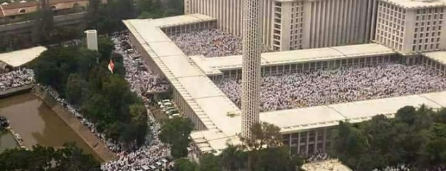 Lautan Muslimin Padati Masjid Istiqlal