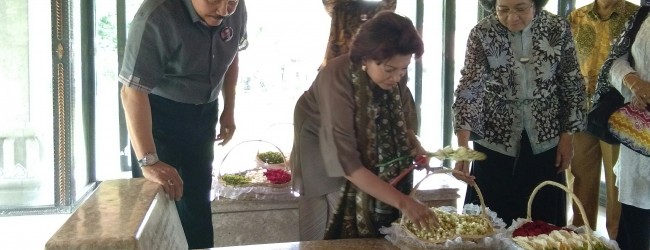 Tabur Bunga Peringati 37 Tahun Wafatnya Bung Hatta