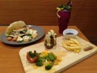 Agbelin Hadirkan Salad dan Tenderloin Volcano Dengan Bistro Bernuansa Kota London