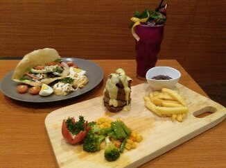 Agbelin Hadirkan Salad dan Tenderloin Volcano Dengan Bistro Bernuansa Kota London