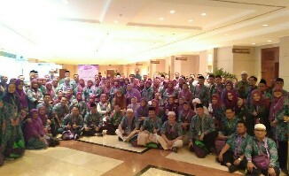 Patuna Berangkatkan 104 Jamaah Haji Khusus