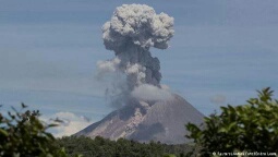 Gunung Sinabung Kembali Meletus Disertai Luncuran Awan Panas