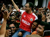 Ribuan Jakmania Rayakan Kemenangan di Balai Kota