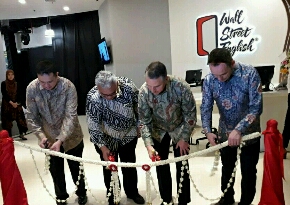 Wall Street English lndonesia Membuka Cabang Premier WSE Professional di Pacific Place Mall