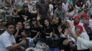 Pedagang Pasar Tradisional Kebayoran Lama Nobar Film “Sang Penggoda”