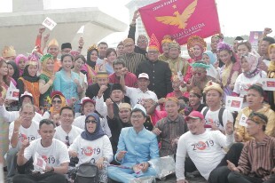 Partai Garuda Menyayangkan Banyaknya Atribut Partai Dalam Kampanye Damai
