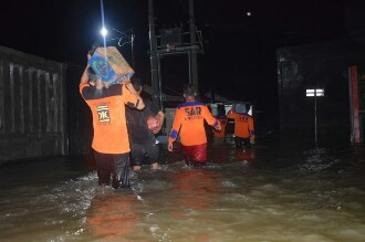 PKS Dirikan Enam Posko Bencana Banjir Kota Makassar