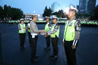 Tiga Anggota Berprestasi Mendapat Penghargaan Dari Dirlantas Polda Metrojaya