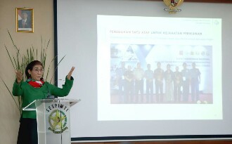 Menteri KKP Minta Kepolisian Usut Tuntas Pelaku Ilegal di Laut