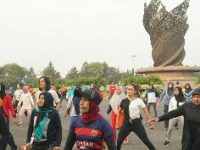 Damai Putra Group Meriahkan Car Free Day di Kota Harapan Indah