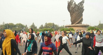 Damai Putra Group Meriahkan Car Free Day di Kota Harapan Indah