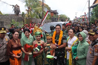 Tutup TMMD ke 106 di Tabanan, Kasad Jenderal TNI Terkesan Dengan Semangat Bupati Eka  