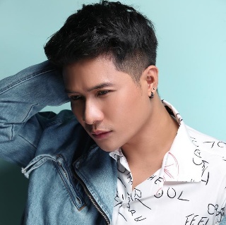 Ryan Kaleng Tampil Mewah Bersama Aleta Molly