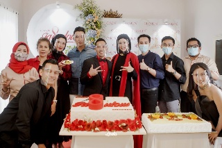 Anniversary Fa8ulous , Gloskin Luncurkan DNM Glowing White Sunscreen