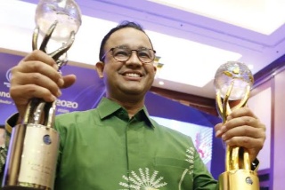 Gubernur Anies Baswedan Raih Penghargaan Bhumandala Award 2020