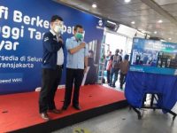 Seluruh Halte Transjakarta Sediakan Wifi Gratis