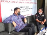 Mensos Juliari Batubara Serahkan 10.000 Paket Bantuan Sosial Kepada Yayasan Peduli Jurnalis Indonesia