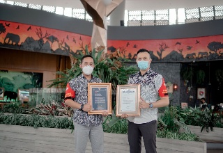 Kemenparekraf Berikan Sertifikat CHSE Untuk Royal Safari Garden