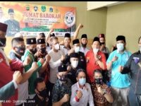Jum’at Berkah, FLO DKI Jakarta Bagikan Masker di Palmerah Jakarta Barat