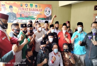 Jum’at Berkah, FLO DKI Jakarta Bagikan Masker di Palmerah Jakarta Barat
