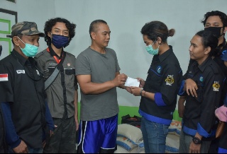 Peduli Bencana, HMTI dan YPJI Bagikan Bansos di Subang dan Sumedang