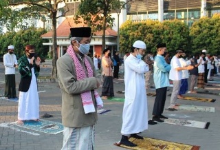 DPR Minta Pemerintah Izinkan Salat Idul Adha di Lapangan