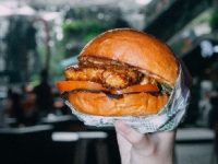 Kolaborasi GOODS BURGER dengan Tempe Movement Project Hadirkan Smoked Tempe Burger