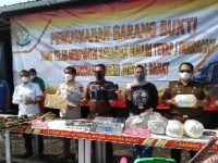 Barang Bukti Tindak Pidana Umum dan Narkotika Dimusnahkan Kejari Jakbar