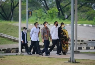 Ridwan Kamil Dampingi Presiden Jokowi Tinjau Vaksinasi Massal di RSUI Depok