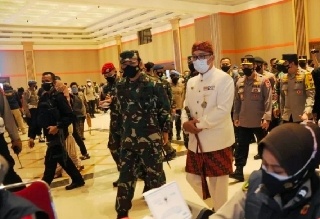 Vaksinasi Massal TNI – Polri Targetkan 10.000 Orang Pemda Prov Jabar Dukung Percepatan