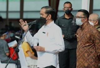 Vaksinasi Massal di Bekasi Jadi Percontohan Nasional
