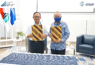 Sampoerna University dengan UIII Perkuat Komitmen Hadirkan Pendidikan Skala Global di Indonesia