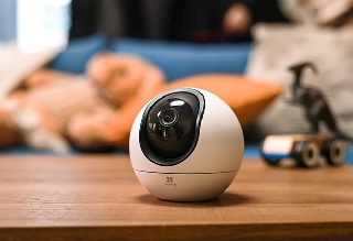 EZVIZ C6, Solusi Cerdas untuk Mengawasi Buah Hati dan Hewan Peliharaan