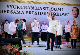 Ribuan Petani Bahagia, Gema Perhutanan Sosial Pastikan Berdiri dan Bersatu Di Belakang Presiden Jokowi