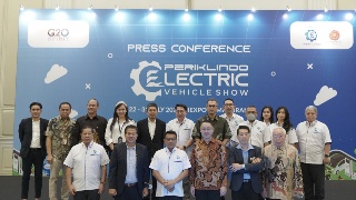 Edukasi dan Literasi Menuju Era Kendaraan Listrik di Pameran Otomotif PEVS 2022