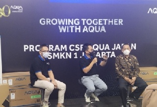 AQUA Japan Bantu Renovasi Perpustakaan SMKN 1 Budi Utomo Jakarta