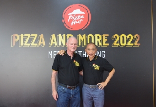 Pizza Hut Outlet Gatot Subroto Kenalkan Konsep Baru Open Kitchen