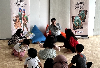 Sampoerna Academy Hadirkan Sesi Mendongeng Bersama Kak Awam Prakoso
