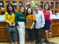 Tiga Artis Ibukota Bareng Rawat Kecantikan di Queen Plastic Surgery Sunter