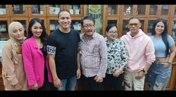 Ressa Herlambang dan Kiki Kanoe Kompak Jalani Treatment Wajah Bareng di Queen Klinik