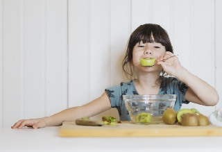 Ajak Anak Jalankan Pola Hidup Sehat Sejak Dini dengan Mengenal dan Menerapkan Mindful Eating