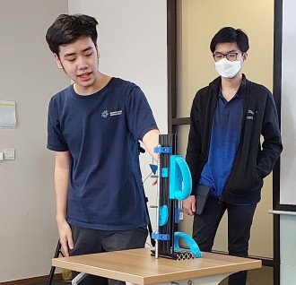 Dukung Industri UMKM Tekstil,  Mahasiswa Sampoerna University Ciptakan Mesin Eco-Pounding