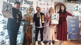 Buku Terbesar Karya VOPI Dapat Royal World Records