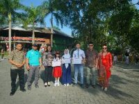 Royal Safari Garden Menggelar Upacara Bendera Hut RI ke-78