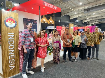 Jessica Moretosee dari Indonesia Ikut Professional Beauty Exhibition Johannesburg Afrika Selatan