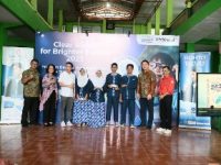 Peringati Hari Penglihatan Sedunia 2023, Rohto Bagikan Kacamata Gratis