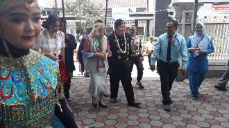 Visions of Peace Initiative Rayakan Hari Anak Internasional Bersama Pelajar SMA Pesat
