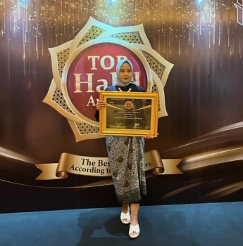 Azarine Raih Penghargaan Top Halal Award 2023 kategori Sunscreen