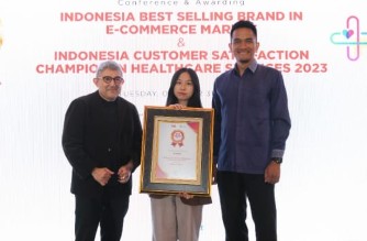 Azarine Hydrasoothe Sunscreen Gel Raih Penghargaan Indonesia Best Selling Brands Award
