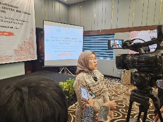 Reni Yanita, Direktur Jenderal Industri Kecil, Menengah, dan Aneka Kementerian Perindustrian, di acara pengembangan sentra tenun di Kota Ambon.